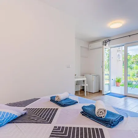 Guest house New 4 Star M&a In Town Cres
