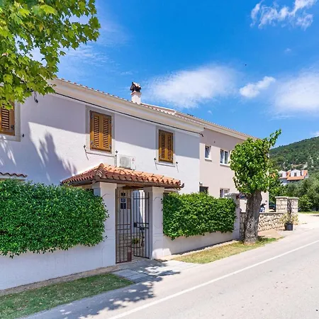 Guest house New 4 Star M&a In Town