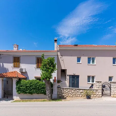 New 4 Star M&a In Town Gostinjska kuća 3*