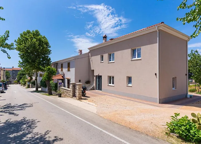 Vendégház New 4 Star M&a In Town