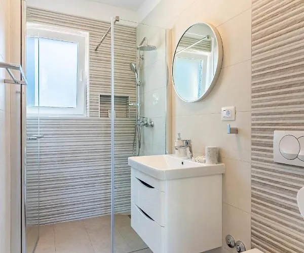 Vendégház New 4 Star M&a In Town Cres